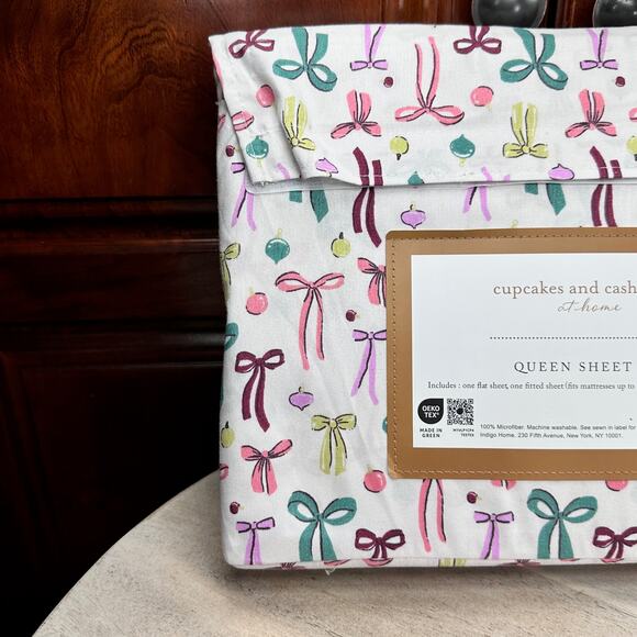 Cupcakes and Cashmere Queen Sheet Set Christmas Bows Ornaments Holiday NEW - Picture 7 of 8